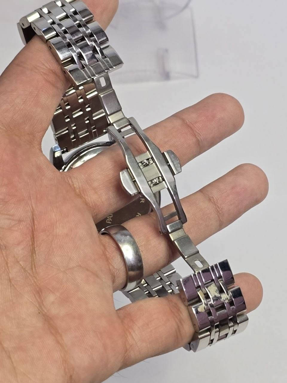 ساعة باتك فلب PATEK PHILIPPE
تحفة فنية 
لرجال الاعمال والمحبي الرسمي
مكينة كوارتز ( نظام ستوبوج) جميع السناتر شغاله 
هيكل يتانلس ستيل
ميناء مميزه نيلي مزودة بمنفذ تاريخ واسبوعي (عربي+انكليزي)
زجاج زفير مزرق ضد الخدش
مقاومة الماء والغبار 
قفل فراشة 
ساعة مختمة بالكامل

السعر :- 40 ع اول تم 
للحجز والاستفسار يرجى مراسلة الصفحه


**إذا كنت صاحب هذا الإعلان وتريد حذفه لأي سبب، رجاءا أرسل رسالة إلى الدعم الفني**