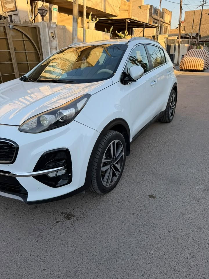 السلام وعليكم 
كيا سبورتج  موديل 20خليجي 
سياره فقط  دعاميه اماميه صبغته لغرض الجماليه ماشيه 94

ب180رايده مكاني الدوره شارع ابوطياره 
***********

