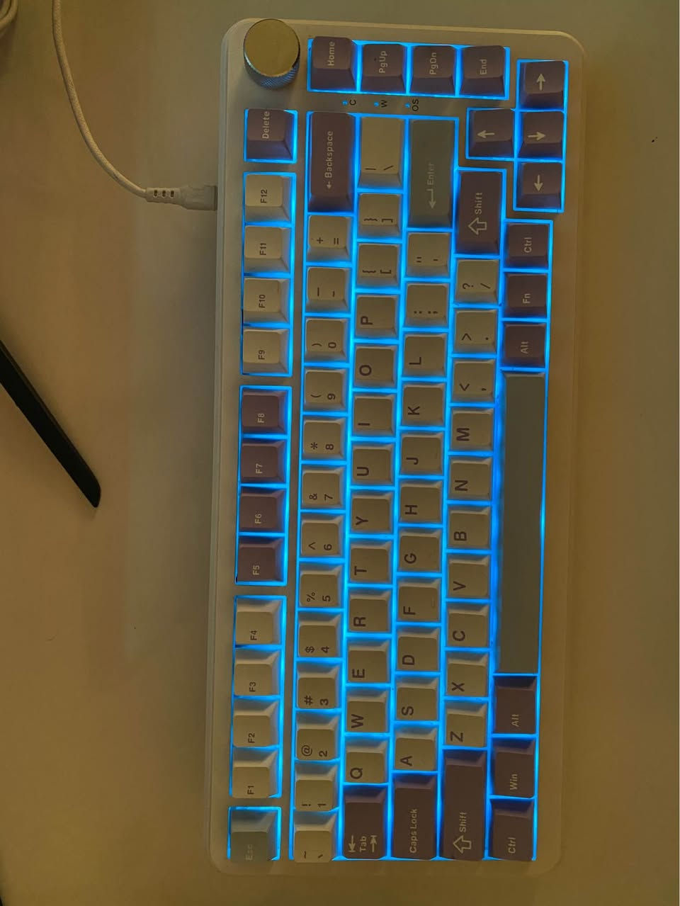 🔹 للبيع كيبورد ميكانيكي AJAZZ AK820 MAX 🔹

✨ الحالة: شغال 100%، نظيف جداً، استعمال قليل
✨ ما بي أي عيب نهائياً
✨ RGB شغال
✨ مفاتيح مغناطيسية (Magnetic Switch)
✨ حجم 75% + زر تحكم (Knob)
✨ مناسب للألعاب والبرمجة والاستخدام اليومي

💰 السعر: 50,000 دينار 

📍 المكان: كربلاء
📞 تواصل خاص / واتساب:***********
يوجد توصيل كربلاء, العراق
