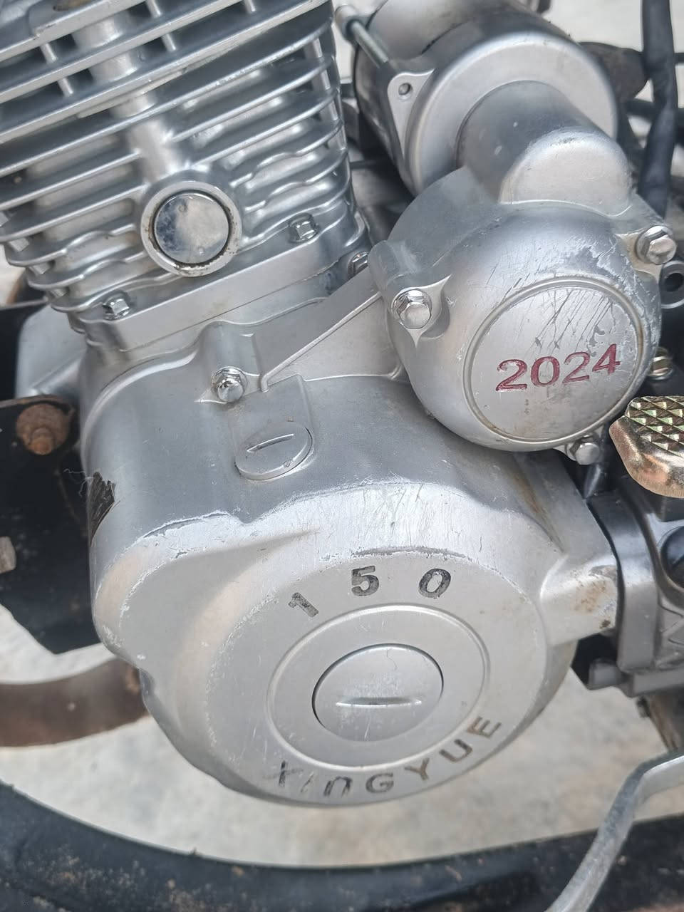 السلام عليكم ستوته للبيع موديل18بودي قلاب محرك 24 مامفتوح كلو شرط جديد السعر 900 وبيها مجال الرقم***********
