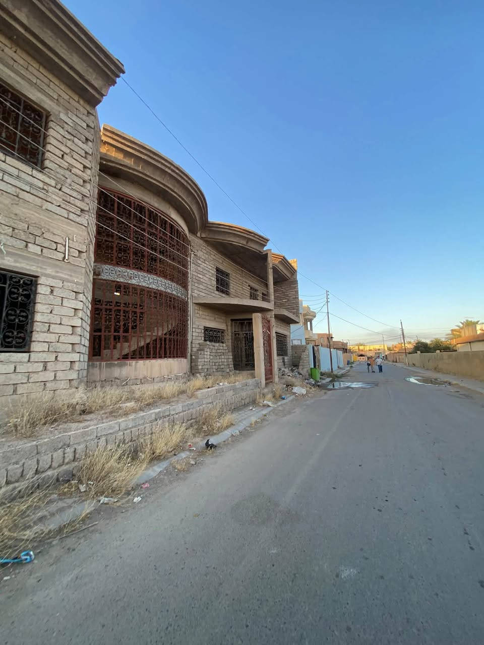 للبيع
هيكل طابو صرف مساحة 300 متر الحي العصري المربع الذهبي طابقين 6 غرف نوم استقبال صالة داخلية صحيات ارضي وصحيات طابق ثاني مقابل مدرسة الرافعي وقرب مدرسة الاجيال الاهلية للاستفسار مراسلة الصفحة او الاتصال على الارقام التالية 

***********

***********
