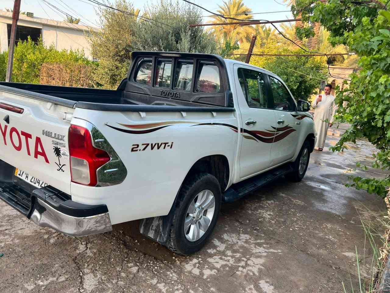 تيوتا فور ويل عالي موديل ٢٠١٧ كير عادي مكفوله من الصبغ والظربه كويتي للبيع السعر ٢٣٥ وبيهه مجال السياره حلوه كلش ونظيفه 
***********

