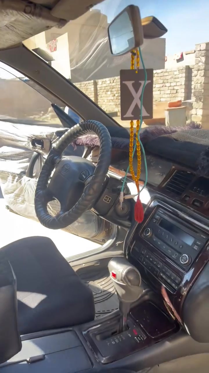 السلام عليكم سياره بطه للبيع  مديل 92  رقم نينوى دولي شرط التحويل مكفوله من كص ونقل جثه وهزه جديده السعر 43 وبيها مجال ***********
