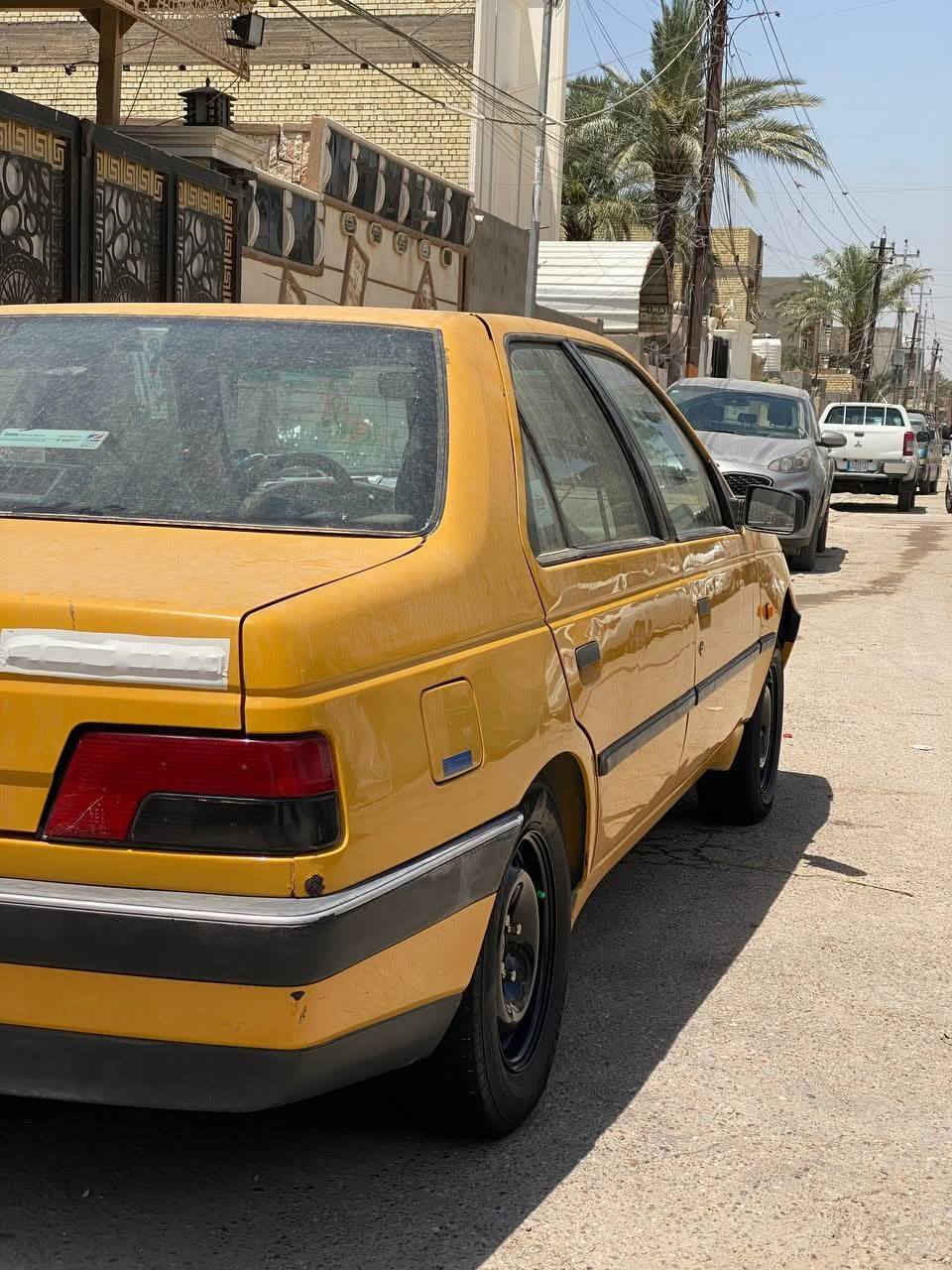 السلام عليكم 
GLX موديل 2010 
داخل بيجي 
بيها صبغ الباب الخلفي جهة السايق وشبر يم قبق البانزين فقط
مكينه فرنسي 2000 وكير فرنسي خير من الله بالچيس 
صدر امامي خلفي جديد 
تخم تاير جديد
باتري جديد 
تبريد شغال ثلج 
تدفئه شغاله 
منضومه مال بريك عامه جديده بالچيس 
مصفره هيئه وغرامات 
ارقام انگليزي بس ع الاستلام 
السياره معروضه ب 32 وبيها مجال حك الجيه 
للاستفسار ***********ابو علي
غير متواجد ع الفيس
