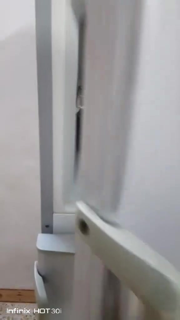 ثلاجا حجم وسط شرط شغل وشوف ثلج كدامك شرط فحص انطي ويا توصل هم 110الف ***********
