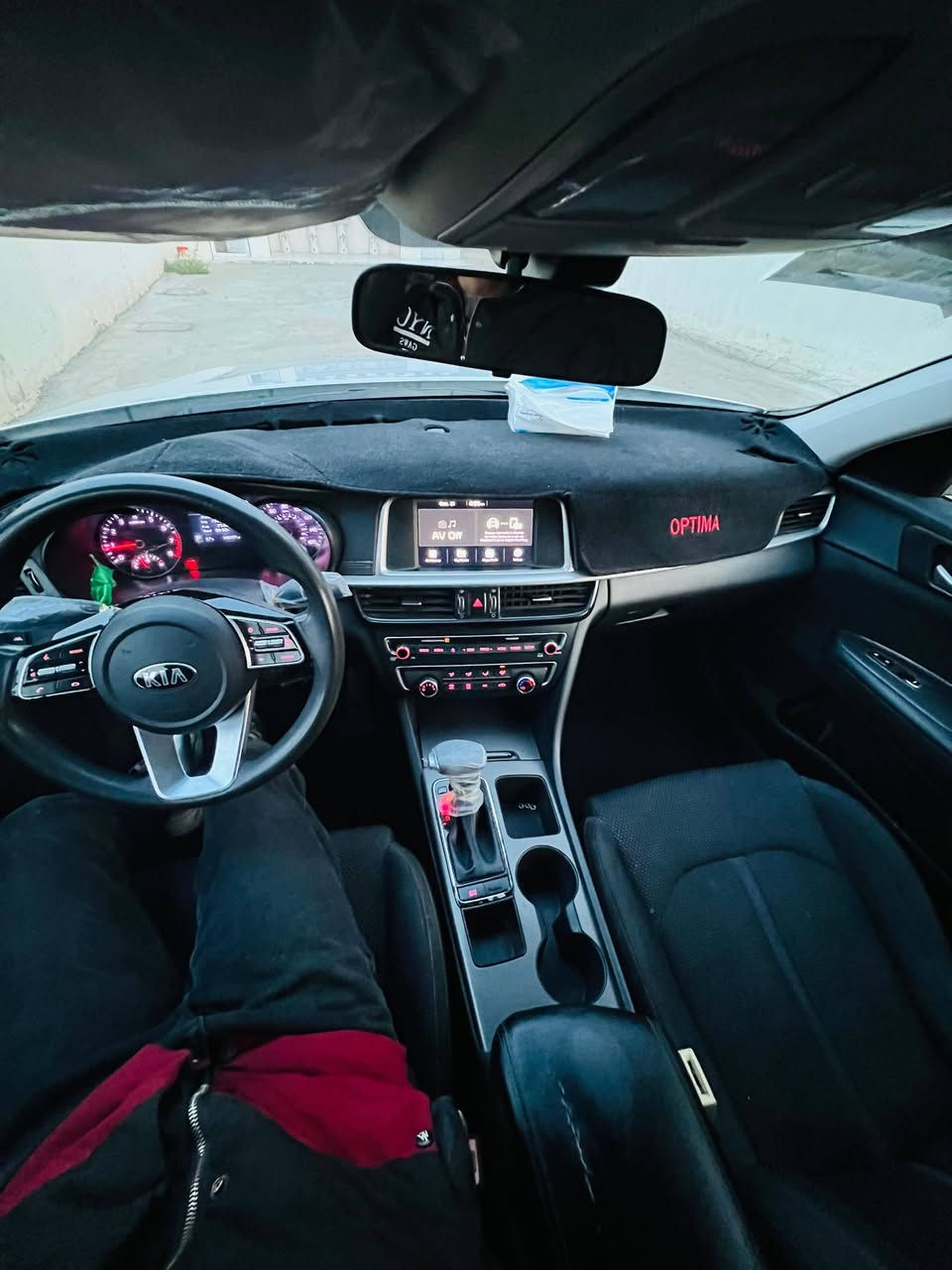 سلام عليكم
للبيع سيارة اوبتما 2020 وارد امريكي رقم ذي قار ب اسمي تحويل ثاني يوم 
رقم الشاصي 5XXGT4L37LG424779
شاشه كبير لمس ✅
كامره دواره ✅
تحكم جهتين ✅
 مثبت سرعه ✅
تحديد مسار✅
مانع نزلاق ✅
 حساسات خلفي+ جانبي
شاحن UDB✅
منفذ AUX 
شاير مري ✅
مكينه وكير+حداديه=كفاله 
 تخم تاير جديد جواها 
حجم محرك2400 GDi
السيارة مال عائله تاخذه ما تصرف اي شي عليها 
مكاني  الناصريه /الشطرة 
سعر 158 وبي مجال قليل جداً 
الاستفسار *********** واتساب 🟢.
السياره بدون حادث وصبغ وتبديل كفاله عامه لان داخله تقرير 
شغاله من أمريكا 
ادخل ع رقم الشاصي وشوف 
السياره ماشية 100
