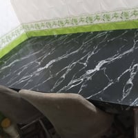 ميز طعام • ٤ كراسي • نضيف