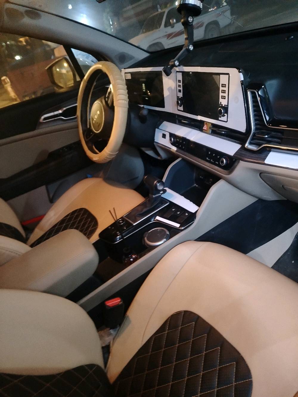 سبورتج مديل ٢٥ فول عده لقماره حديد سياره زيرو ماشيه ١٤٠٠٠ بيهه شخط بصيط سبب لبيع عندي بناء