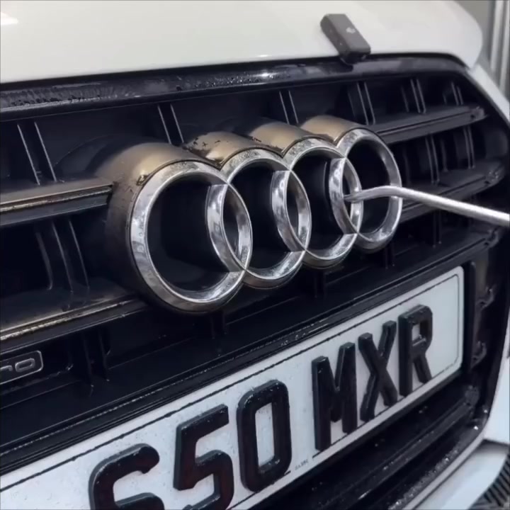 علامة اودي امامي وخلفي لون اسود غير مستخدم بالباكيت سعر 15 مكاني بغداد الكريعات ***********
