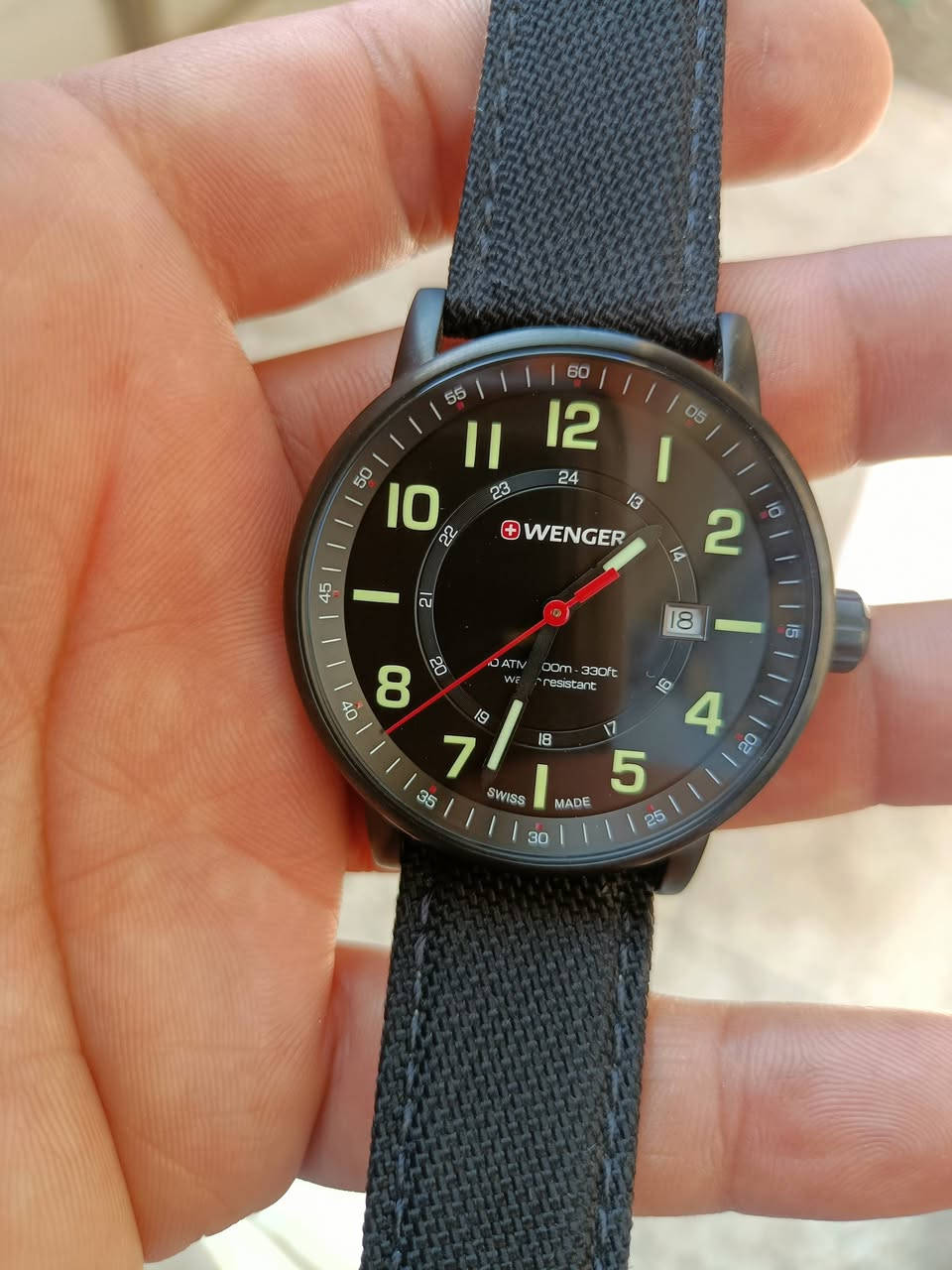 وينكر اسويسري أصلي جديد بدون علبة 
السعر 🔴 165 الف شامل التوصيل 
***********☎️
🚛🚕🚛🚕
