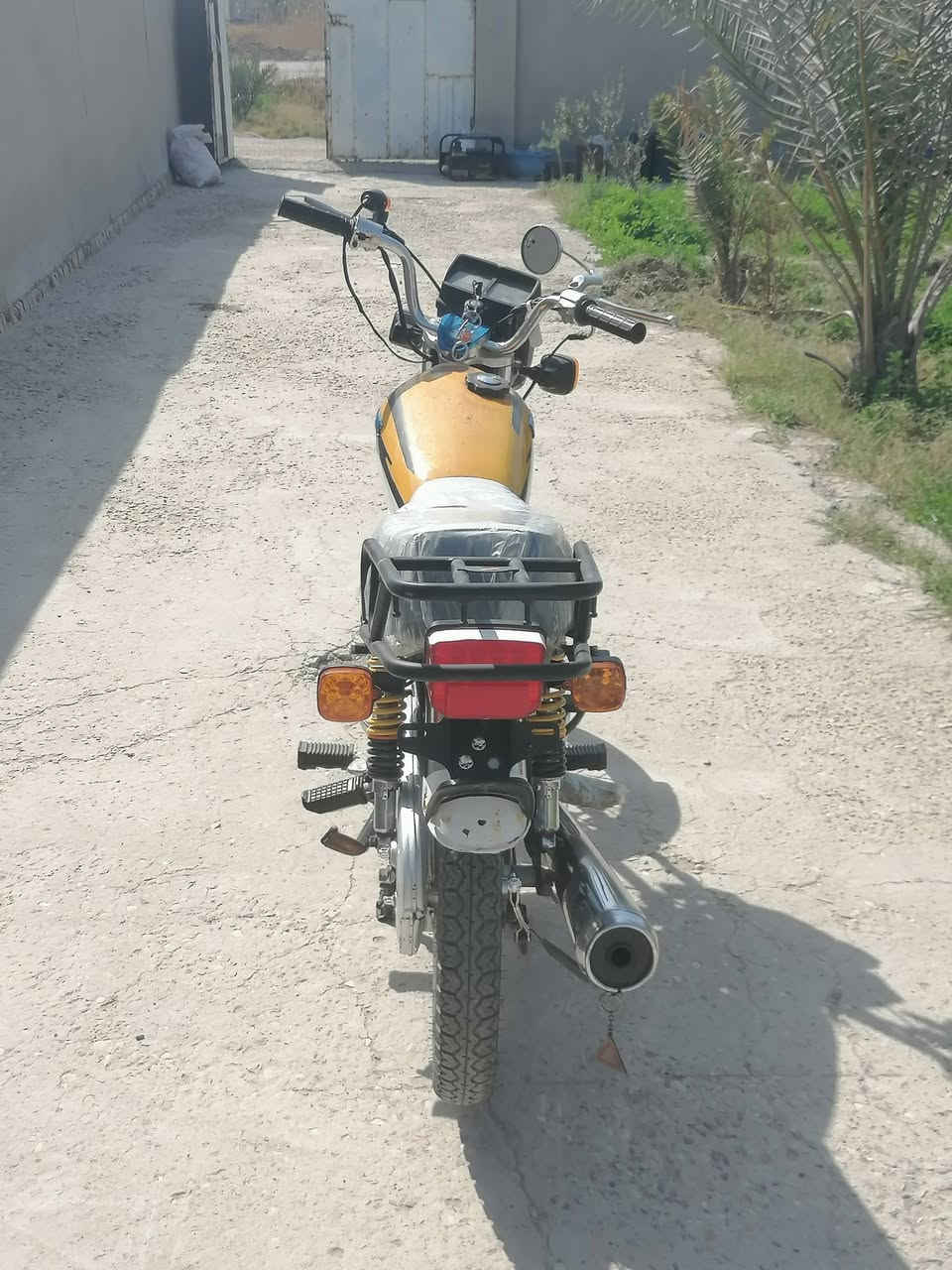 نامه شلامجه ٢٢ اوراق اصولي 7 وكيل نوار باشا 
الدراجه مكفولة من شلعه و سرعه و كهربائيات و فصلة 
مكينه بلاد ما مفتوح
سعر ٨٥٠ *********** بيه واتساب
