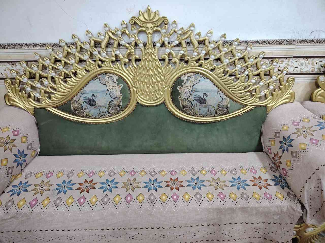 تخم للبيع نظيف ١٠مقاعد السعر ٢٢٥وبية مجال المكان شارع ٨٠ من جهة كربلاء الاستفسار ***********
