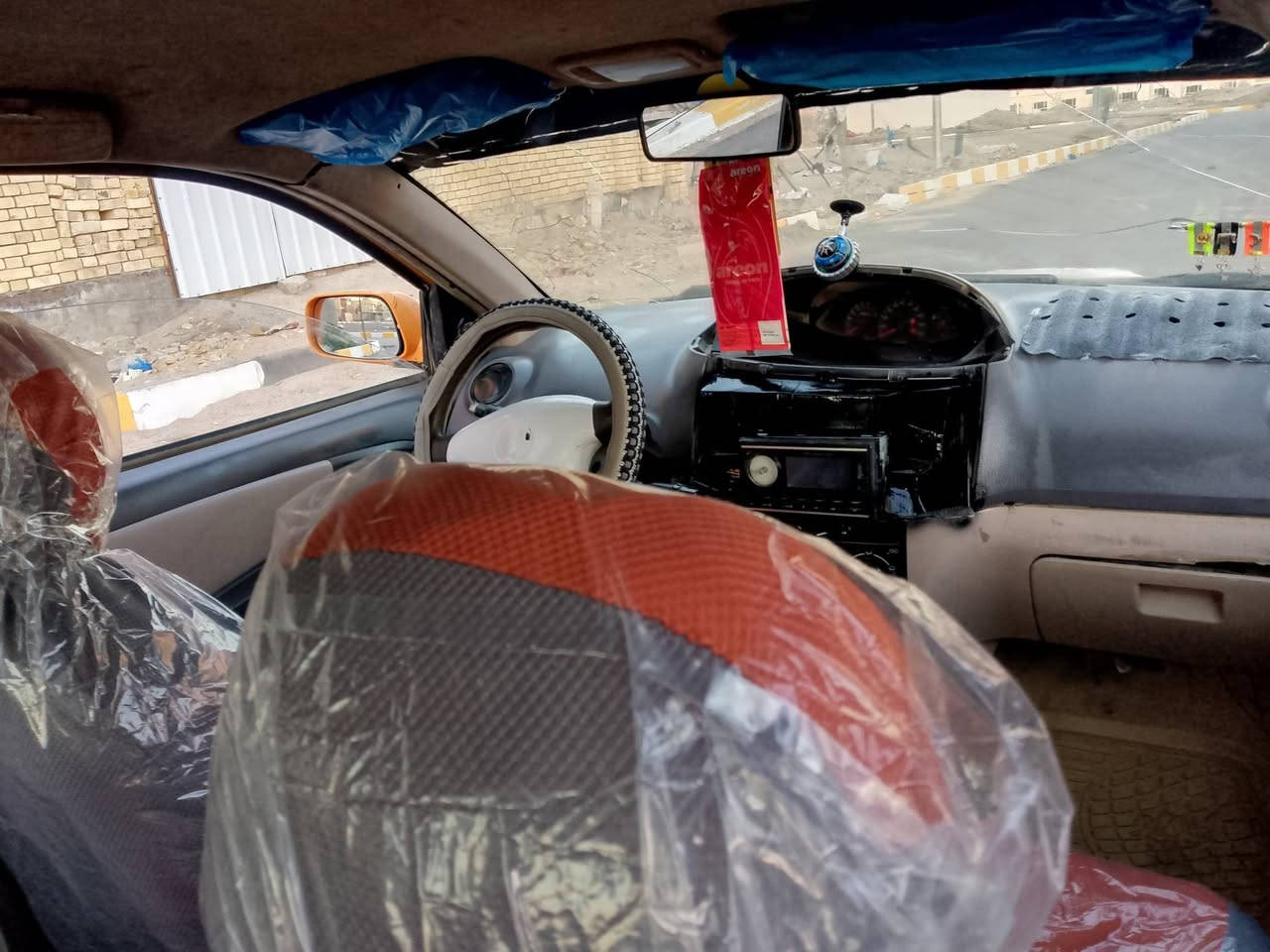 السلام عليكم جلي ام كي موديل 2011 حره مكينه وكير جدد  كورلاه شرط تخم تاير جديد حداديه جديده باتري مشط جديد دواخل مدوشمه جلد كهربائيات شغاله كلها سياره جاهزه السعر 13وبيها مجال مكاني ناصريه مركز الشراي يتصل ***********
