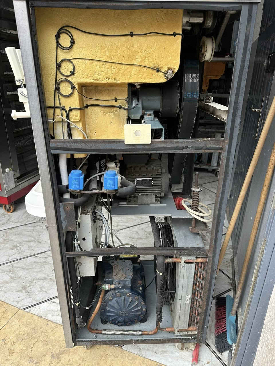 كاربيجاني 2016
نضيفة حبة حلوة مشاء الله 
0771042455
0776275063
✨☎️


**إذا كنت صاحب هذا الإعلان وتريد حذفه لأي سبب، رجاءا أرسل رسالة إلى الدعم الفني**