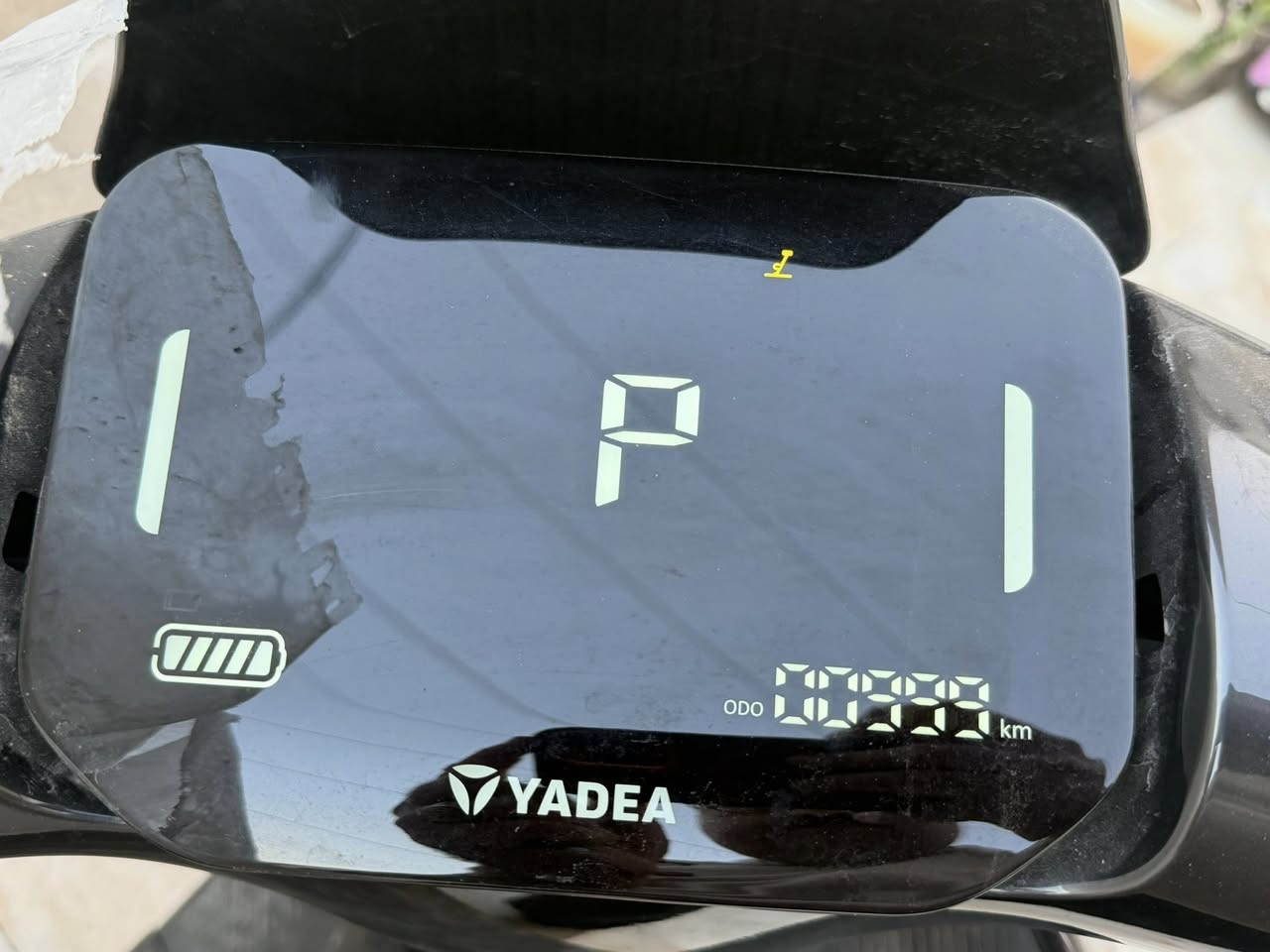 السلام عليكم دراجة للبيع جديدة كلش
استخدام قليل مواصفات 

طراز EZEEGO، وهي منتج لشركة Yadea الصينية المتخصصة في الدراجات الكهربائية. 
البطارية: جرافين 38/72 فولت، بعمر افتراضي يصل إلى 1000 دورة شحن.
السرعة والمسافة: سرعة قصوى 58 كم/ساعة، ومسافة مقطوعة لكل شحنة تتراوح بين 102 و 115 كم.

بعدها باضمان حقيقي 100% من الشركة لمدة سنتين على الملف والبطارية، وسنة واحدة على العقل.
 دسك أمامي وخلفي، وحجم الويل 12. 
ماشية 999 كيلو الدراجة نظيفة جديدة بدون تصليح

السعر: 1,150,000 دينار عراقي. بيها مجال 

المكان الدورة حي الصحة 
***********
