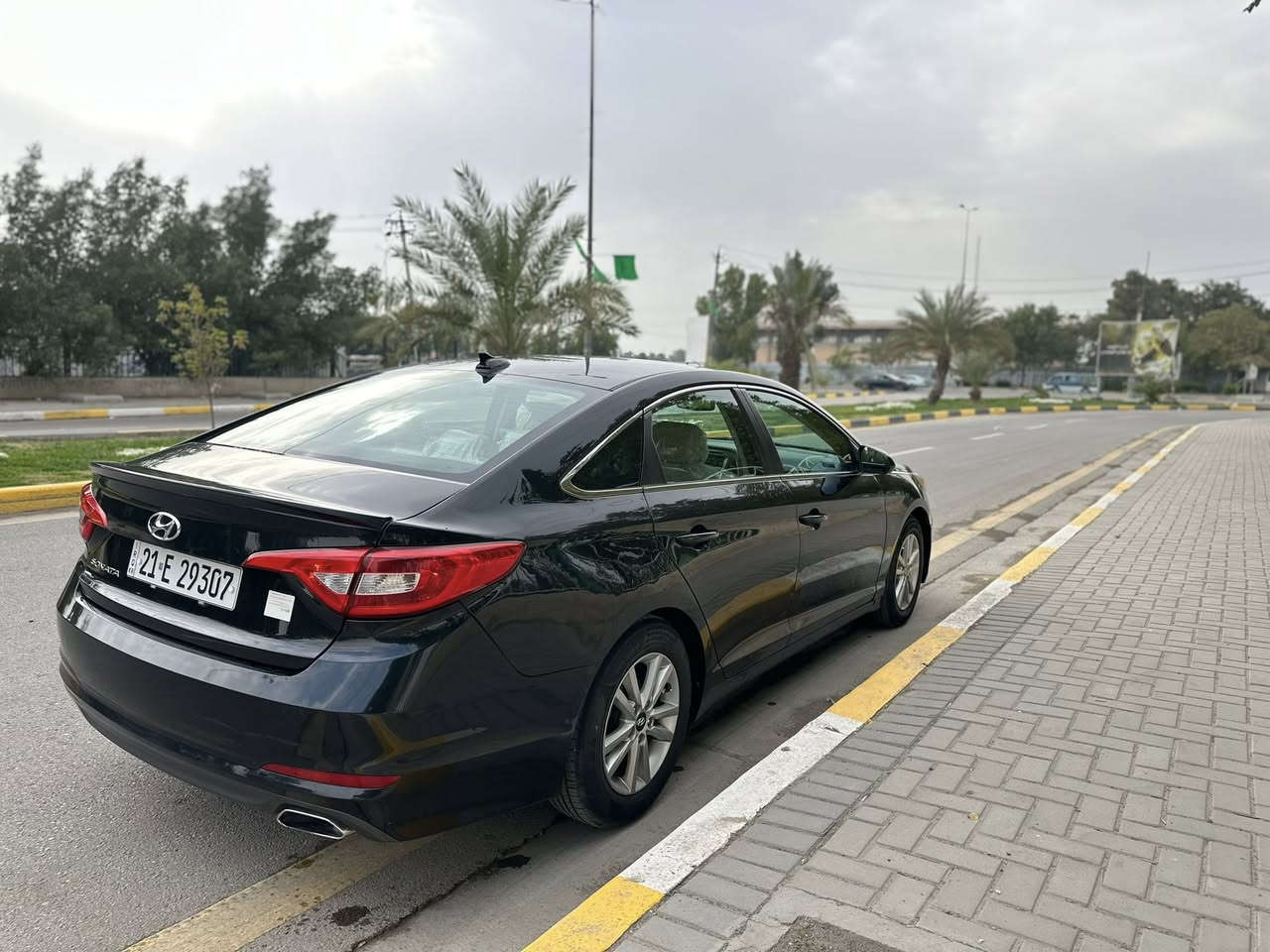 سوناتا  موديل 16 رقمها سلميانيه باسمي
حادثها مال امريكا تاير امامي جهه صدر وهنا بلعراق صار بيها طخات تقريبا خمس قطع ابيع حزام كفاله لغد شاصي حوض مكينه 2400 
تحكمات استين جهتين 
اشاير بالمري 
شاشه + كامره خلفيه 
مثبت سرعه  + eco drive 
منظومه (ناصي+عالي+بلوجكتور)
تبريد ثلج 
السياره كامله مابيه نقص برغي
صدر جديد امامي خلفي رقم بغداد 
عنواني الكرخ
***********
