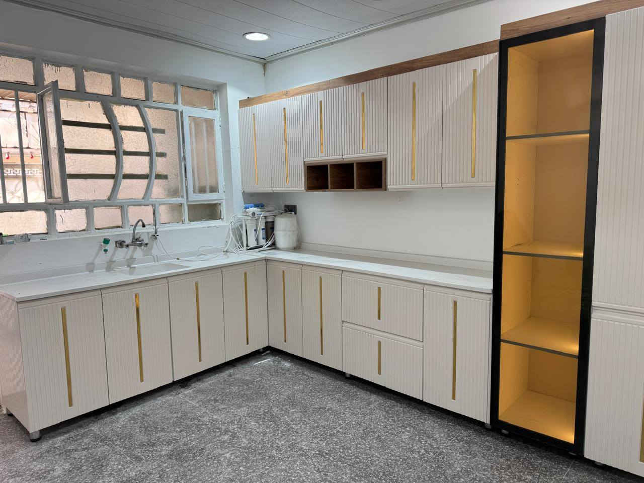 كاونتر المنيوم ابواب خشب.    راسلني عالاواتساب ***********جديد العنوان اربيل
