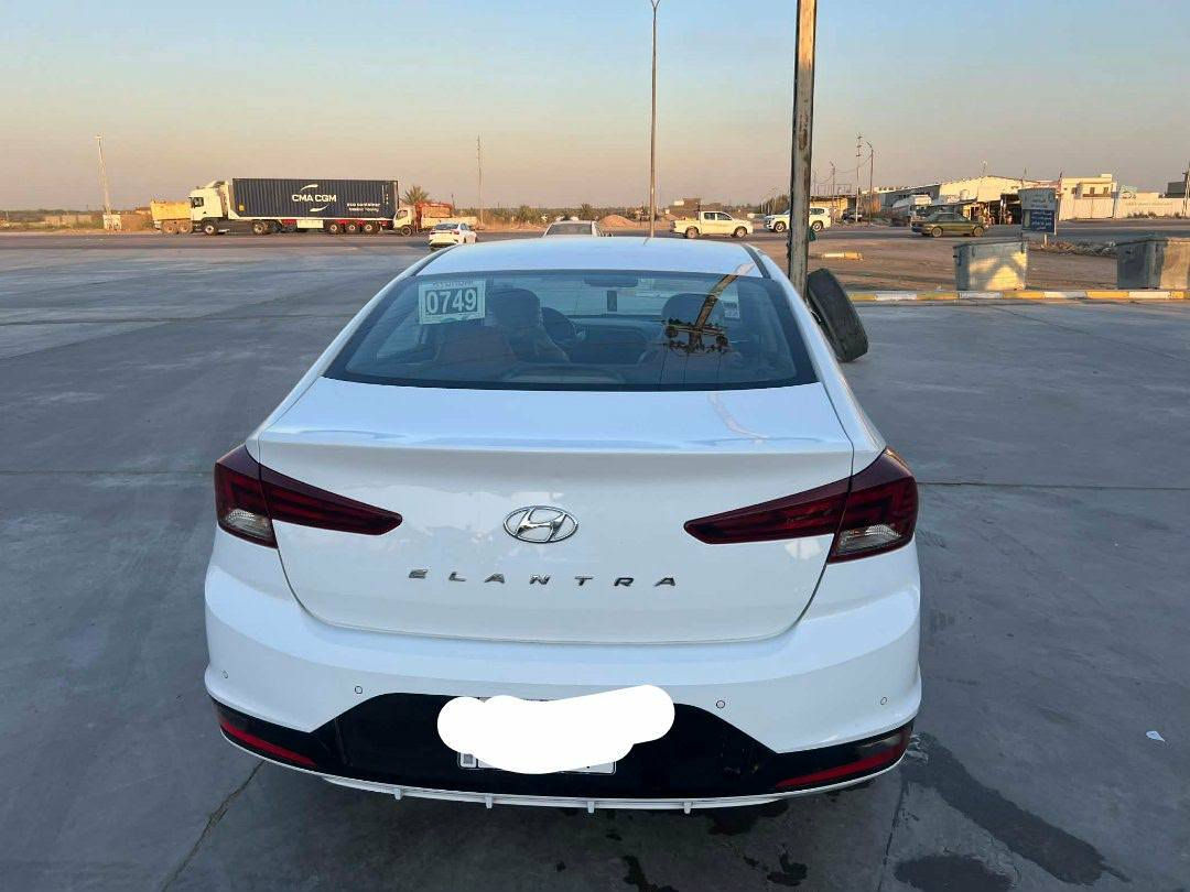 السلام عليكم ♥️
النترا خليجي 2020 ✅️
فول موصفات 1/1 ✅️
بصمة ✅️
فتحة ✅️
مكينة 2000 دوش ✅️
ماشية 78 الف ✅️
كير مكينة مكفولات ✅️
تخم تاير ✅️
حساس امامي خلفي✅️
رقم بغداد تحويل مباشر ✅️
بيهه بارد حك ٣ اصابع جوا قبق بانزين 
مكان السيارة واسط الصويرة 🏛
للاستفسار ع رقم ***********📲
***********
