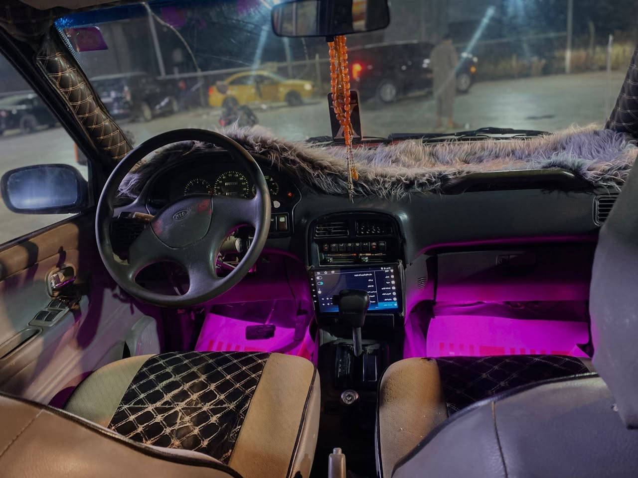 سلام عليكم ورحمة الله وبركاته
عندي سياره 🚘نوع سبورتج احمر ألون 
موديل السياره ١٩٩٥
رقم بغداد جديد 
سنويه جديده 
السياره بل حقيقه احله من الصور 
كير اوتماتيك 
محرك 2000مسكر بي مشكله
السياره فورويل 
شاشه
كأمره خلفيه 
سستم صوت 
مكان السياره بغداد 
رقم صاحب السياره ***********
السياره سعرها 40وبيهة مجال
