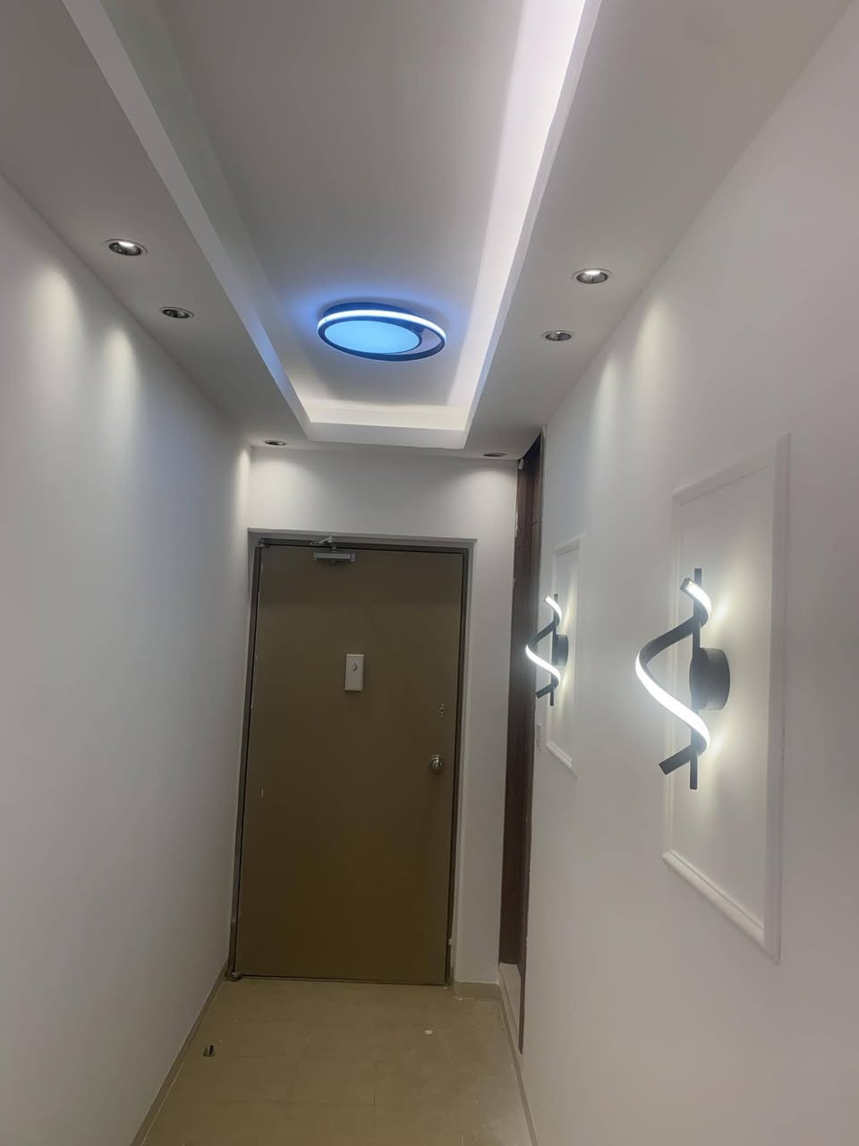 السلام عليكم صباغ متفرغ وهذه رقمي ***********
