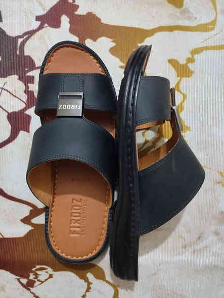 خطواتك تستحق الراحة والأناقة! ✨👞
جدد مظهرك مع هذا الموديل المميز الذي يجمع بين التصميم العصري والراحة القصوى. شحاطات رجالية ، تتميز بتفاصيل جلدية أنيقة ونعل مريح يدعم قدمك طوال اليوم.
💰 السعر: 15,000 دينار عراقي فقط!
🚚 والتوصيل مجاني لباب بيتك!
📩 للحجز والاستفسار، راسلنا عبر الخاص.
او عبر الرقم ***********
 ملاحظة: سيتم نشر  باقي الموديلات في التعليقات
