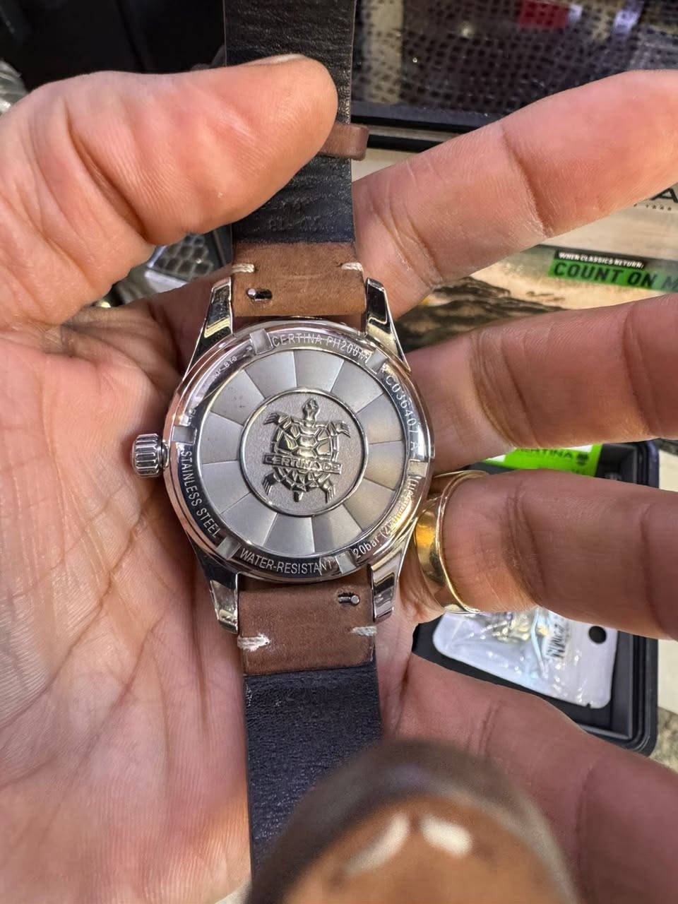 السلام عليكم سيرتينا اوتماتيك قفل بحري بزل متحرك اخت الزيرو مع سير اضافي و وقفل فراشة اضافي مع كامل المرفقات السعر 750 دولار اي استفسار *********** شكرا الى مدير الكروب
