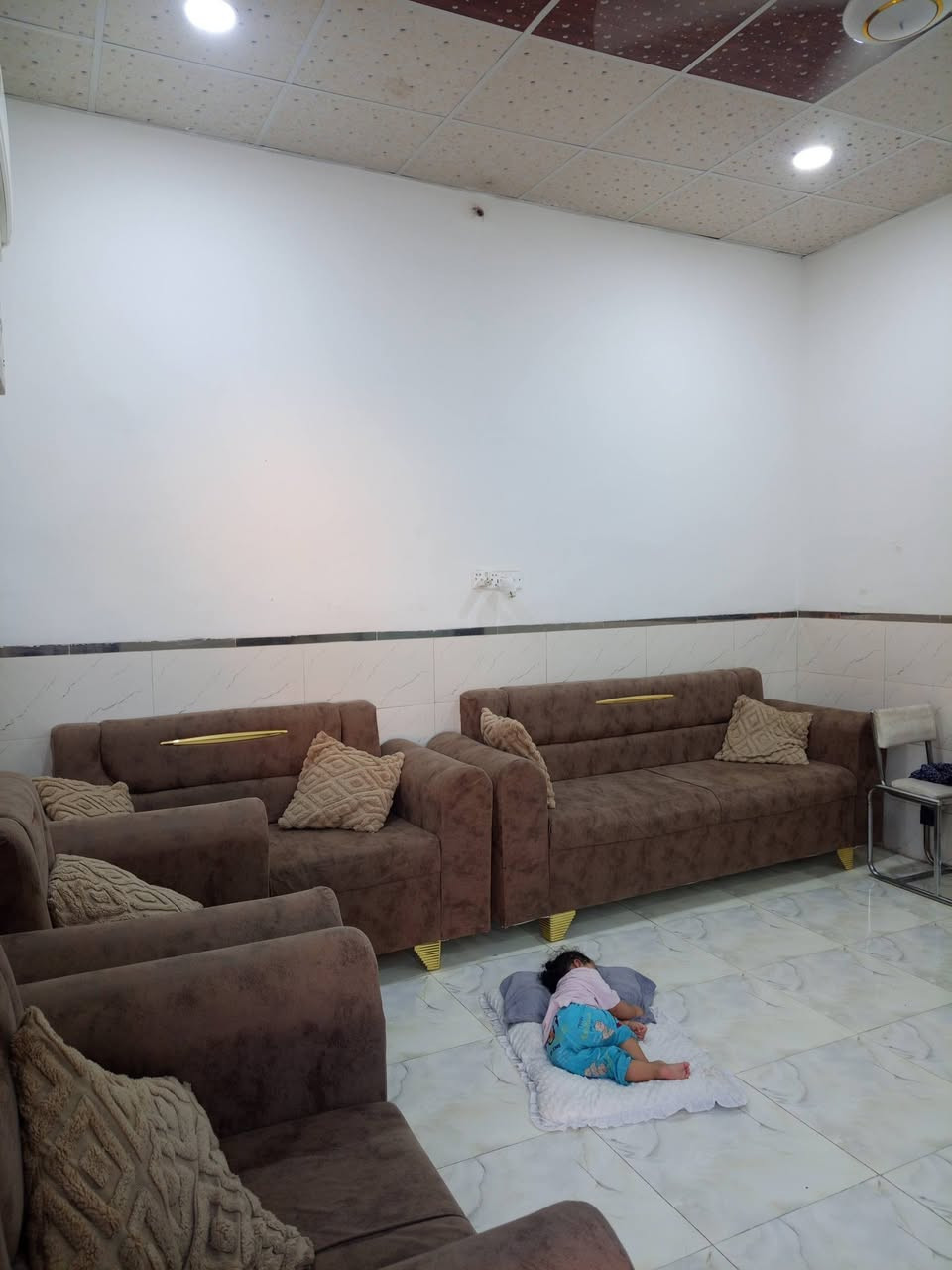 دار للبيع المساحه 110/متر طابقين 

حله ابو خستاوي مقابل حي ضباط الثانيه خدمات كامله 

طابو زراعي سند 25 تحويل 

قريب علا شارع 30/مال حي ضباط الثانيه 

السعر مناسب//***********
