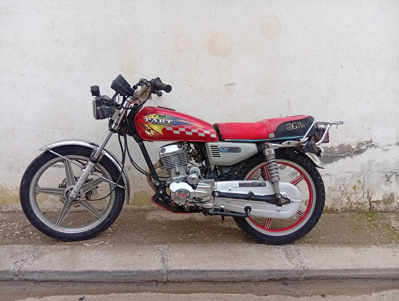 بارت عيتاني للبيع منفيس مكينه كبس كله شغال موديل 2020 سعر 350 ألف وبي مجال شراي يتصل ***********
