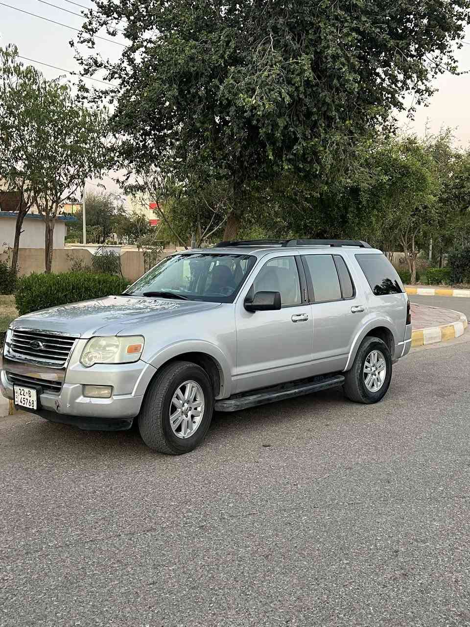 فۆرد اکسبلورر خلیجی ٢٠١٠
یەک چاملخ گۆڕاوە بێ لێدران
سقف سلاید 
بەصمە 
کوشن کارەبا 
جام کارەبا 
دەبڵ اکسل 
سێ ڕیز کوشن 
مەکینەی تازەی ئەوروپی لەسەرە 
شاشە ئایپاد 
ڕەقەم هەولێر و تەحویل بە شەرت 
سەیارەکە بێ تەقە و ڕەقەیە و جاهیز کراوە 
ژ.م ***********
سعری: ١١٨ مجال
