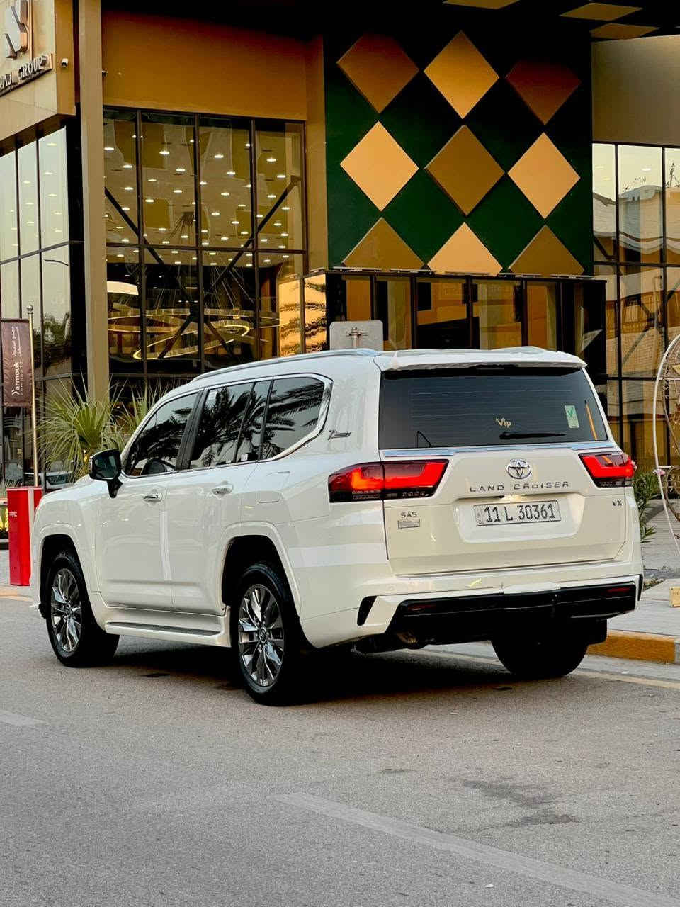 لاندكروز 2022 VX (تنفس طبيعي المرغوب )   
‏‎سنة الصنع: 2022
‏‎ضمان شركة SAS
كل غراض بلادي موجود

ماشييه  53  الف  كم حقيقي 
‏‎المواصفات :
-المصابيح:  LED
-رادا أمامي خلفي جانبي
-نظام الصوت JBL
- محرك 6 سلندر  
‏‎- فتحة سقف ( سلايد ) 
-٣ شاشات 
- شاشات ترفيه خلفية
‏‎- مقاعد جلد-تدفئة-تبريد
‏‎- مقاعد كهربائية 
- مقاعد امامية تبريد 
- ⁠تبريد وتدفئة امامي خلفي 
‏‎- بصمة الابواب 
‏‎- صندوق كهربائي
‏‎- مصابيح LED و زينون
-7 راكب 
-شحن واير ليس 
-حساس امامي خلفي 
‏‎- حجم العجلات 20 inch 

مكفول كفاله عام كلشي فقط  رصعة  في الجاملغ الأمامي.  جهة السائق  مسحوبة  PDR. السونار في المنشور 
مكفولة كفالة عامة من الدعامية إلى الدعامية
‏‎ بدون صبخ .
‏‎دعاميات هم بدون صبغ ،
محرك كير بشرط مامفتوح
‏‎سيارة حيل نظيفة كلشي عل بلاد لوك
‏‎سنوية جديدة   
‏‎باسمي السنوية بشرط تحويل  
‏‎سيارة مابيـها دينار مصرف كامل من كل نواحي
رقم بغداد 
نفسي يوم /تحويل 
مكانك /بغداد

رقم صاحب سيارة
***********
