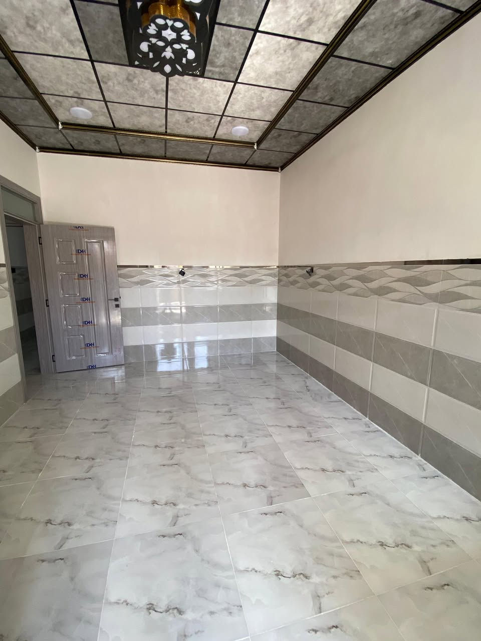 عقارات مهند الطائي 🏛🏛

بيت للبيع في حي الميثاق قرب مدرسة ريان وقيس ماركت  

👈مساحة 100 متر واجهة 5 متر 

سند طابو ملك صرف 

تفاصيل البيت بناء حديث زيرو بناء كلش مرتب

طابق الاول : غرفة نوم وهول ومطبخ واستقبال وصحيات 

طابق الثاني : 3 غرف وصحيات 

السعر 130 مليون

🌖🌖مراجعة #مكتب_مهند_الطائي 🏛
موقع المكتب➿➿في الموصل / حي الوحدة  

التفاصيل الاتصال على الأرقام التالية :_
( *********** )كورك☎️📞
( *********** )اسيا ☎️📞
