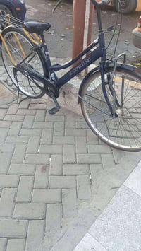 عمي السلام عليكم عندي بايسكل بناتي حجم 27 نظافه 100% عنوان بغداد الدور...