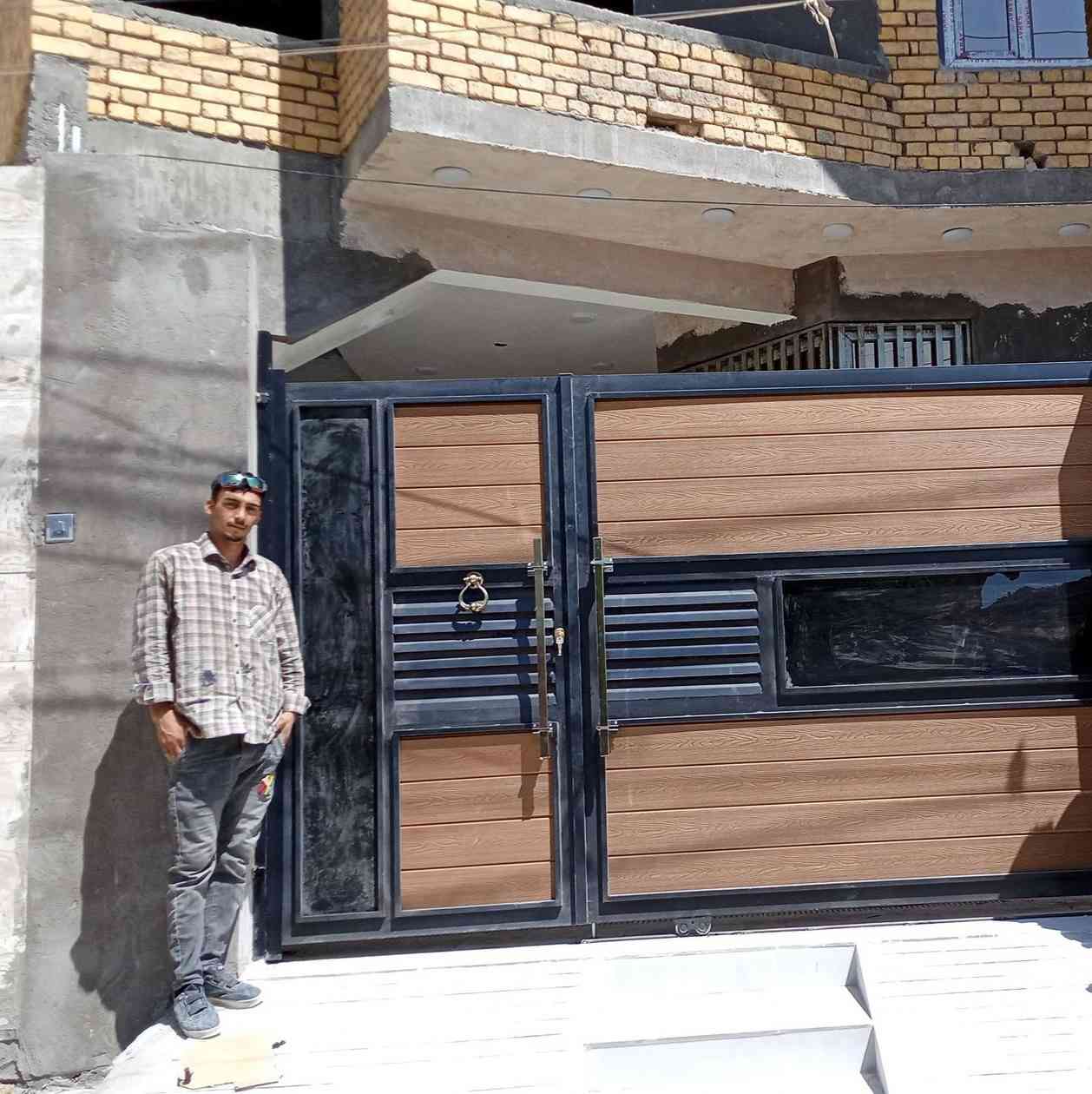 باب بديل خشب حسب طلب الزبون ***********
