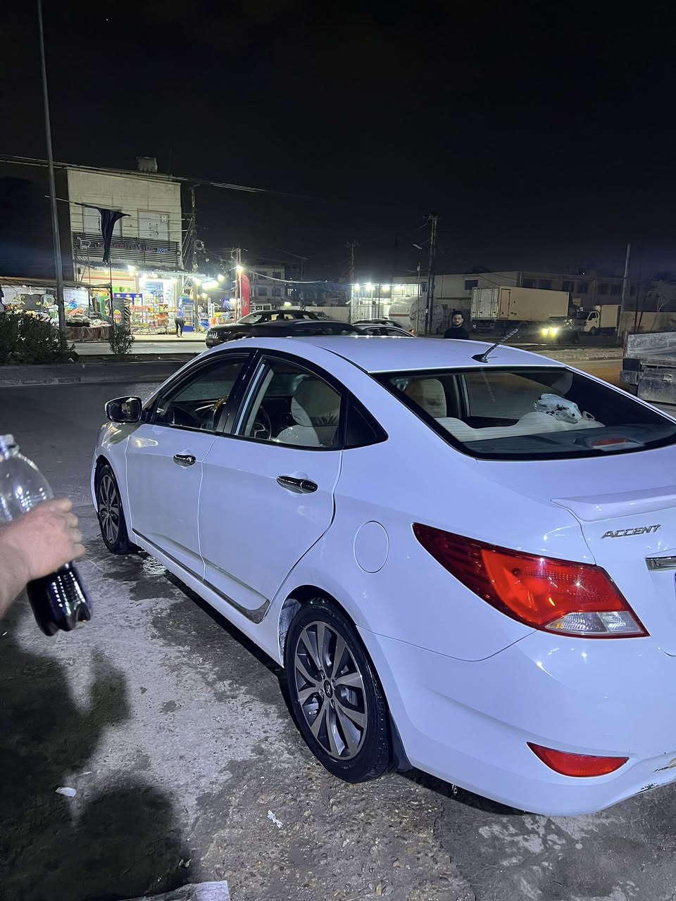 للبيع اكسنت خليجي مديل (2016)محرك دوش (1600)ماشيه(123)الف كيلو متر فول موصفات رقم بغداد الجديد بسمي مكفوله فقط شبر بل باب الخلفي صبغ ومكانات بارد كما وضح بل سونار سيارة جاهزة ما بيه اي نقص تبريد محرك كير تايرات صدر جيدا السعر117 وبيه مجال مكاني بغداد حي جهاد ***********
