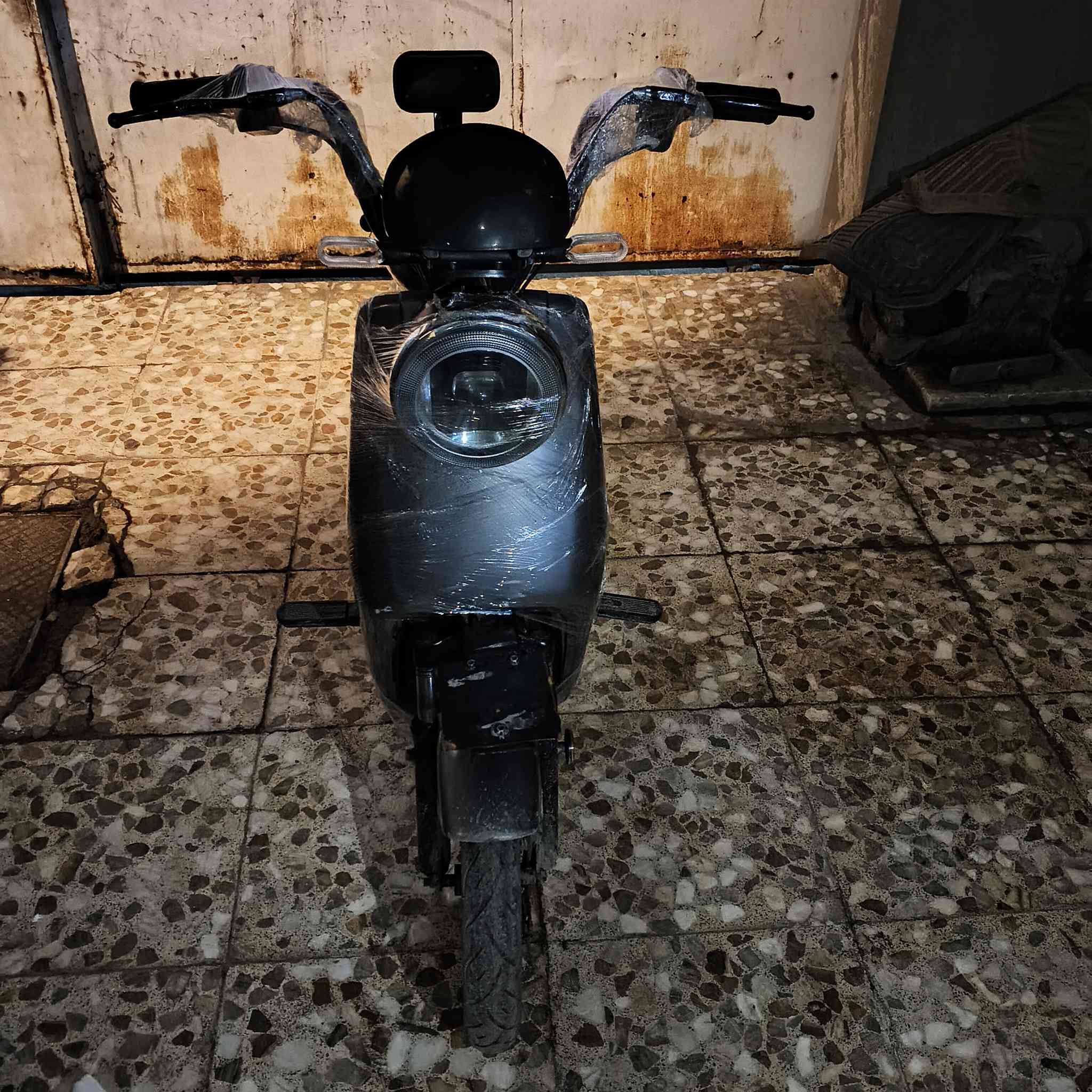 سلام عليكم دراجه شحن للبيع نضيفه سعر 290 بيه مجال العنوان المشتل بشارع المدارس ***********
