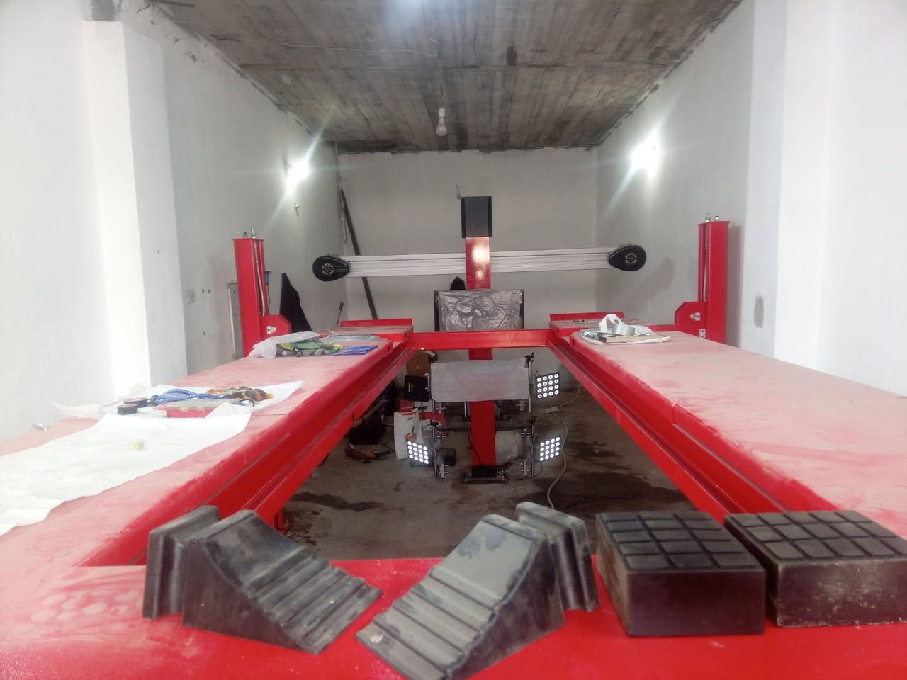 بە شێوەی سەرەکی بۆ چاککردنەوەی خوارەوەی ئۆتۆمبێل و ڕاستکردنەوەی تايرەکان بەکاردێت، لیفتی چوارستوونی ئەلیکترۆ-هایدرۆلیک ATS ELGI ئاستێکی بەرزی پاراستن و جێگیری دابین دەکات. ئۆتۆمبێل دەتوانرێت بەرز بکرێتەوە تا 6 پێ، بە پێی پێویستی.

هایدرۆلیک

220 فۆلت

توانای هەڵگرتن: 4 تەن

دروستکراوی چین (مانگی12ی 2022)

نرخ: 4500 دۆلار (مەعامەلەی تێدایە)

لەگەڵ کۆمپیوتەر و بەرنامەی تایبەتی بۆ ڕاستکردنەوەی تايرەکان دەفرۆشرێت

_______

تُستخدم في المقام الأول لإصلاحات أسفل الهيكل ومحاذاة العجلات، وتضمن رافعات ATS ELGI الكهروهيدروليكية ذات الأربعة أعمدة مستوى عالٍ من الأمان والاستقرار. يمكن رفع السيارة إلى أي ارتفاع يصل إلى 6 أقدام بناءً على 

هيدروليكي

220 فولت

 4 طن

الصينية

2022 ديسمبر. صنع 

السعر 4500$ قابل للتفاوض قليلا

مع الكمبيوتر والبرمجة لمحاذاة عجلات السيارة

_________

Used primarily for undercarriage repairs and wheel alignment, ATS ELGI electro-hydraulic four-post lifts ensure a high level of safety and stability. The vehicle can be lifted up to 6 feet depending on requirements.

Hydraulic

220V

Capacity: 4 tons

Made in China (December 2022)

Price: $4500 (slightly negotiable)

Comes with a computer and software for wheel alignment.


**إذا كنت صاحب هذا الإعلان وتريد حذفه لأي سبب، رجاءا أرسل رسالة إلى الدعم الفني**