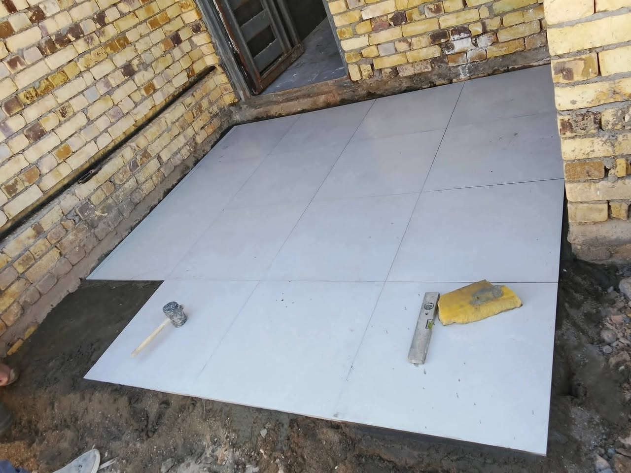 خلفه سيراميك ارضي وجداري والشغل درجه اولى ومتفرغين حاليا//***********////
