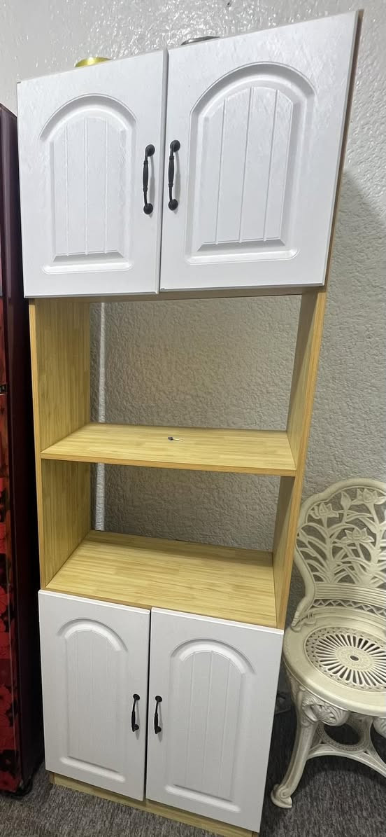 سلام عليكم خوان 
عندي غراض بيت تخم ديوان 13 نفر نضيف ومابي شي قفل 225  وميز مال مطبخ يفيد كلشي ونضيف نهايته 70  قفل الي يريده يتصل *********** مكاني كربلاء
