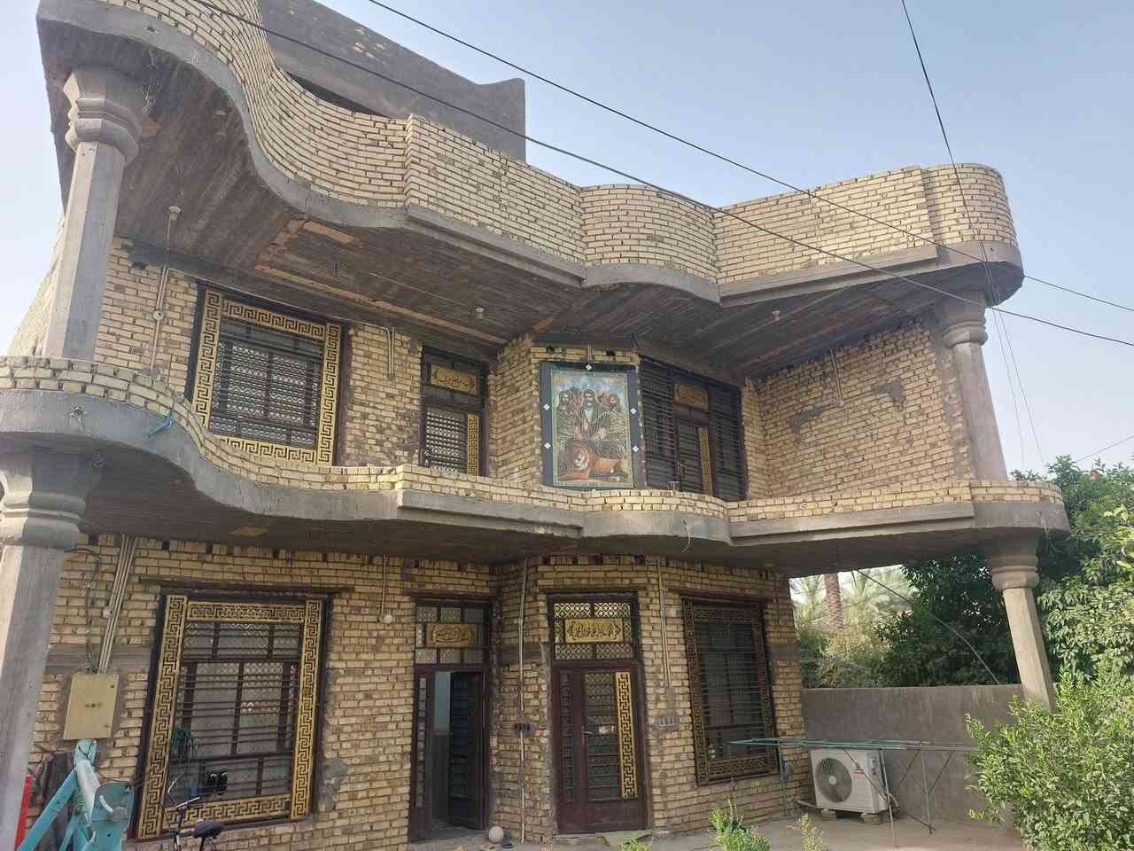 بسم الله الرحمن الرحيم اللهم صل وسلم وبارك على سيدنا محمد وعلى آله وصحبه أجمعين
البيع السريع   يوجد دار البيع في ناحيه الابرهميه دبله قرب أسواق القسيم يبعد عن شارع ١٥٠ متر بناء حديث يعتبر دارين الدار الأول طابقين الدار ثاني طابق حالين دار واحد لان مطبوكات حسب رغبتك تريد درين سويهم تريد دار واحد طابو زراعي سند 25

***********
