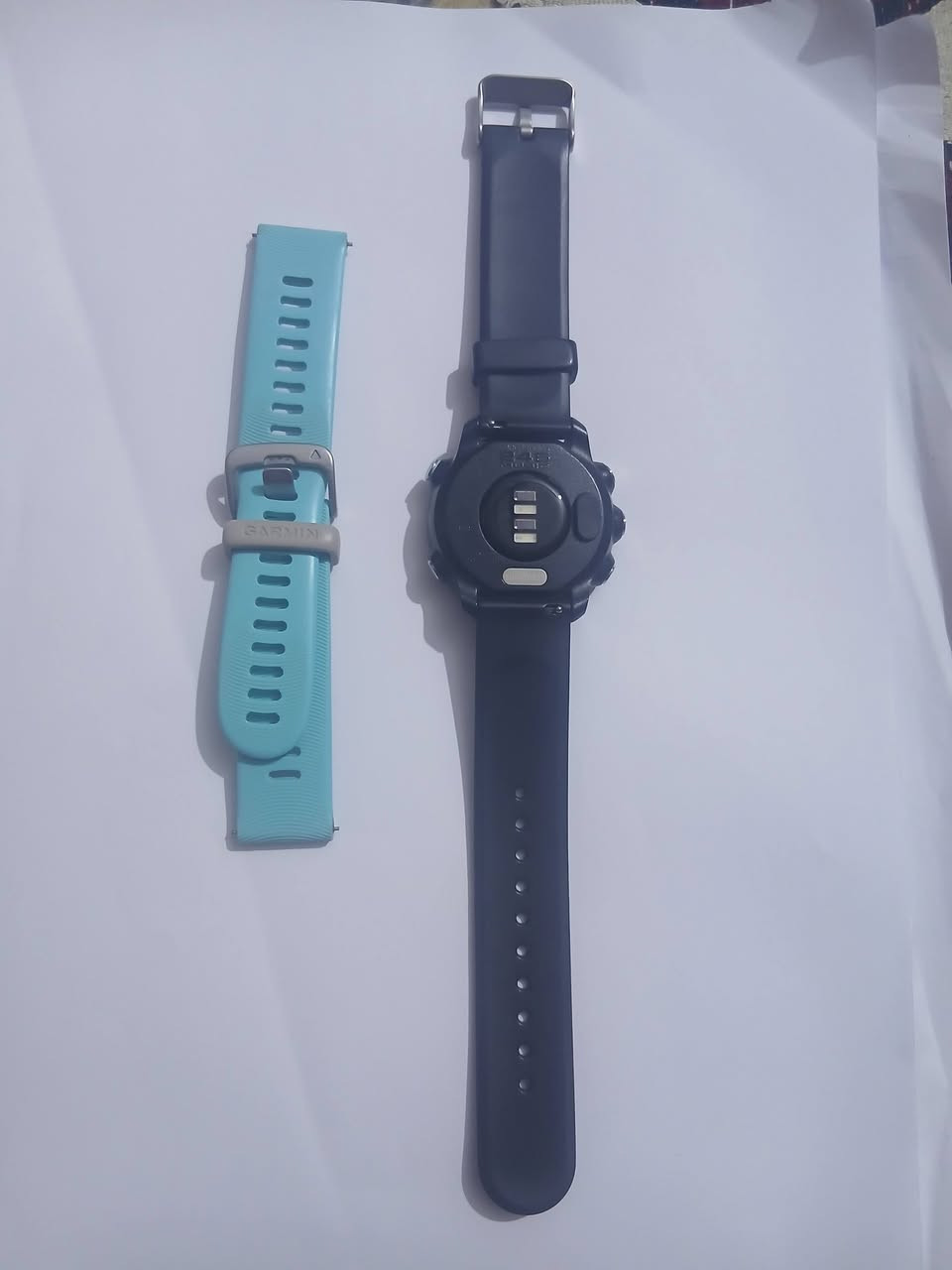 ساعة Garmin Forerunner 245 Music بلون "Aqua" (الأزرق المائي). لغة عربي ُممت هذه الساعة الذكية خصيصاً للعدائين، حيث تركز على تقديم إحصائيات متقدمة للجري وتخزين الموسيقى. 
Ekosport
Ekosport
 +3
أبرز مواصفات الساعة:
تشغيل الموسيقى: تتيح لك مزامنة قوائم التشغيل من خدمات مثل Spotify للاستماع إليها بدون الحاجة للهاتف أثناء التمرين.
تتبع الجري المتقدم: توفر مقاييس دقيقة مثل المسافة، السرعة (Pace)، وحالة التدريب لتقييم ما إذا كنت تتدرب بفاعلية أو ترهق نفسك.
عمر البطارية: تصل البطارية إلى حوالي 7 أيام في وضع الساعة الذكية، وعدة ساعات عند استخدام نظام تحديد المواقع (GPS) مع الموسيقى.
تعدد الرياضات: بالإضافة للجري، تدعم الساعة بروفايلات لركوب الدراجات، السباحة في المسابح، والتجديف الداخلي.
الميزات الذكية: توفر إشعارات ذكية للرسائل والبريد الإلكتروني عند اقترانها بهاتفك. سعر تفاصيل خاص


**إذا كنت صاحب هذا الإعلان وتريد حذفه لأي سبب، رجاءا أرسل رسالة إلى الدعم الفني**