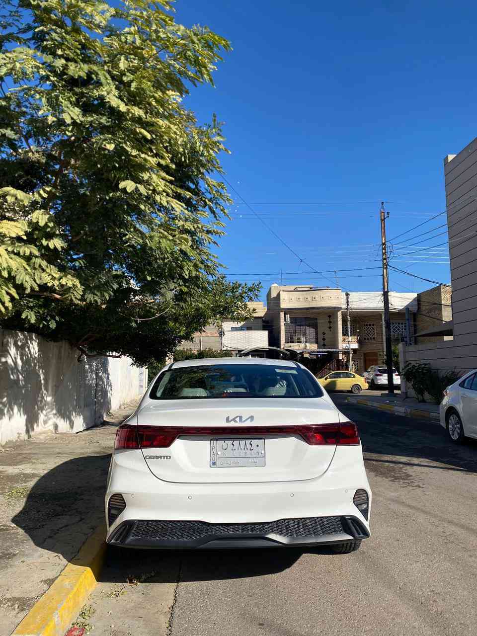 سلام عليكم 
للبيع كيا سيراتو موديل 2024 رقم بغداد ماشيه  43 سلايت محرك 2000
بيها طخه بسيطه مثل ماموضحه بالصوره السعر 185 وبيها مجال 
للأستفسار على الرقم ***********
