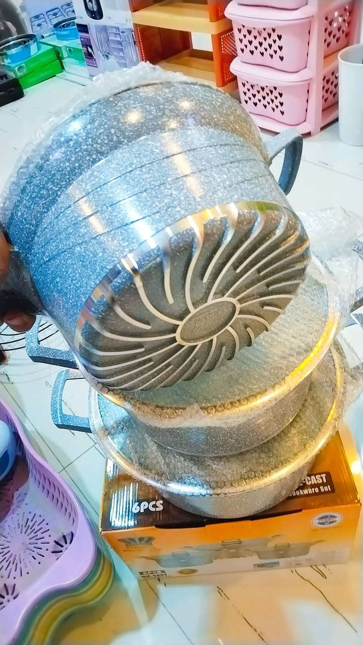 سيت كدور كرانيت اصلي زيتي ميلزك ولايحرك الاكل ابد
حجم ٣٢ و 28
نوعيه ممتازة بطبخ واكيد هواي بنات ماخذات منعدنه وخلي يحجن عن تجربتهن ويانه


**إذا كنت صاحب هذا الإعلان وتريد حذفه لأي سبب، رجاءا أرسل رسالة إلى الدعم الفني**