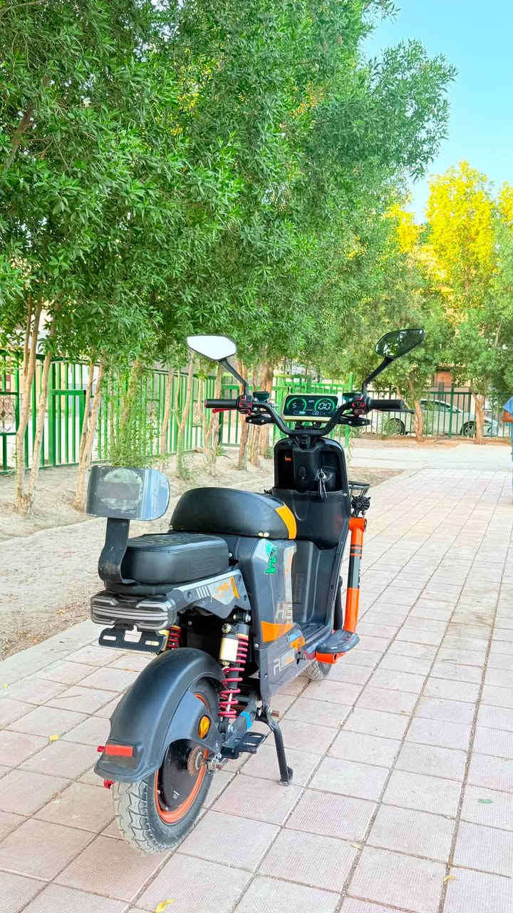 دراجةx900 شركةhis خمس بطاريات كبار اشاير يمنة يسرة لايتات عالي ناصي ورماش ودبل اشارة بريكات بالمكان الدراجة نضيفة
السعر:380
العنوان: ابو غريب الزيتون قرب مجمع البدور
 هـ***********واتساب
