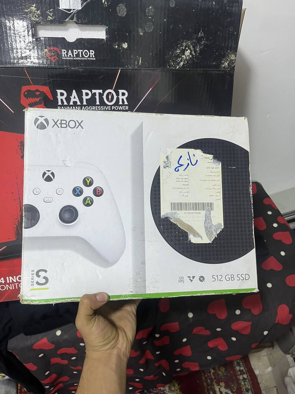 السلام عليكم عدي بلي اكسبوكس سيريس اس او شاشه ١٢٠فريم البلي كلش نضيف قبل شهر اخذته او اريد ابيعه ٥٠٠او بي مجال 0776 243 6447‬
