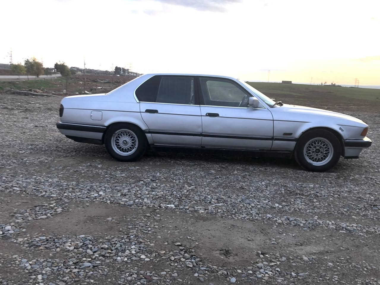 Bmw730
موديل1991
كير محرك جديد 
كشنات جلد 
كهربائيات كلها شغاله
عليها أداما كامل من نوزلات بلكات فيتم جديد 
طخم لايتات 
سعر 35 بي مجال بسيط
***********واتس 
***********
مكانها زمار
