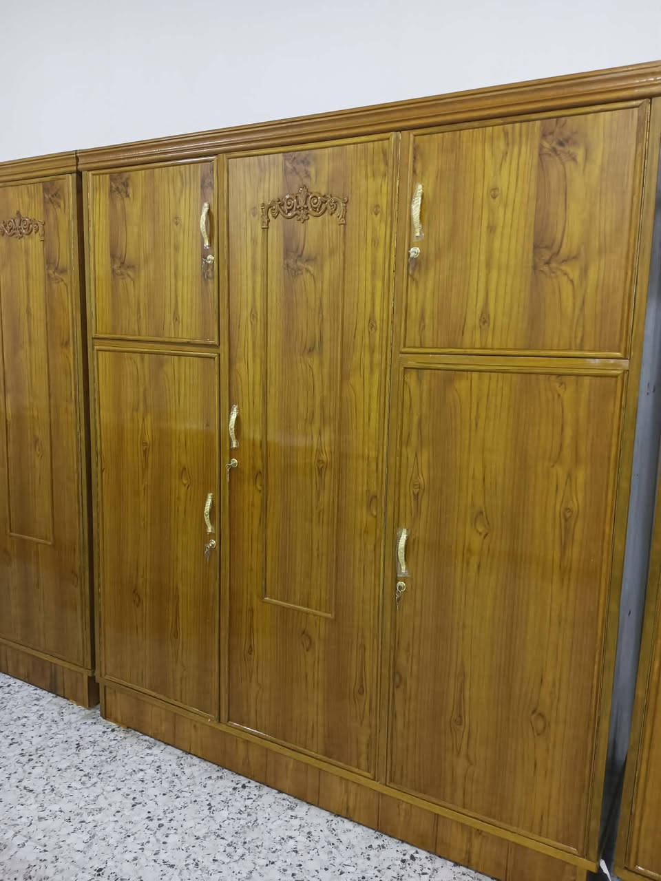 تم وصول كناتير شغل عراقي 3 باب + 2 باب متوفر الان لدى مجمع السيد عمار للأثاث ألعنوان تكريت مجاور المحكمة القديمة وكاتب عدل للأستفسار ***********
