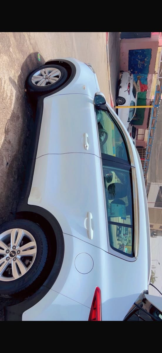 السلام عليكم 
للبيع كيا سبورتج  موديل ٢٠١٧ خليجية سويج
بانوراما 
ثلاث وضعيات قيادة 
حساس خلفي 
كامرة 
ماشيه ١٣٠ تقريبا
 مكينه 2000 دوش 
كير مكينه مكفولات من الفتح
بيها فطور بالدشبول بسبب اشعة الشمس
وبيها بارد بين البابين عكس السايق فقط
السيارة حلوة رقم  بغداد انكليزي
السعر ١٨٥  ورقة وبيها مجال 
مكاني بغداد حي الحسين 
***********

