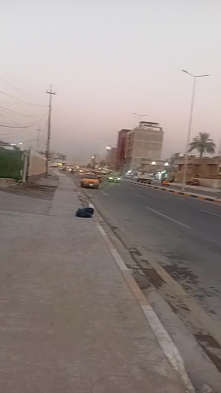 يا الله السلام عليكم بيت للبيع 200 م الحديقه تشجير 200 م بيت على شارع عام زراعي بلديات بشارع الحشد قرب ماركت الامير السعر ٣٢٥ مليون وبي مجال بسيط للاستفسار ***********
