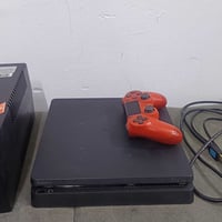 بلي 4 سلم 1 تيرا مع جوستك اصلي و ملحقاته + UPS  السعر 300 الف للاستفسا...