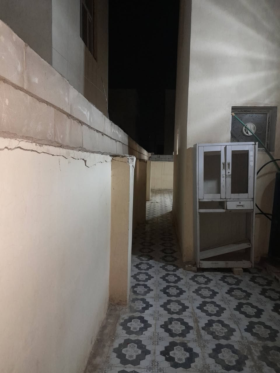 ✨دار لـلـبيـع✨

يباع بمقدمة والباقي قسط شهري يسدد لمصرف العقاري

 الــمـوقــع : - حلة، ناحية ابي غرق، حي الحسين  ، مجمع أرض بابل الطابق الواحد 

الـمـساحــه : ٣٠٠ م
………………………………
نــــوع الـعـقـار : طــابـو صــرف  

الـــواجـــهـــه : ١٥ م
الـــــنـــزال : ٢٠ م 

الـمنـطـقـه كـافـة الـخـدمــات

شوارع مبلطةو نظافة بلدية أهلي 
 وأنارة ومجاري ومولدة ذهبي شتاء وصيف يعني انسى الكهرباء تنقطع 
المجمع نظام سكيورتي أمن وأمان فول وهدوء تام 
……………………………… 
حــالـة الـعـقـار :  بناء حديث طابوق جمهوري سنة ٢٠٢١ تم تسليمة  

 طـابـق واحد   يـحـتـوي عـلـى غـــرفتين نــوم - هــول  - مـطـبخ - مدخل  مـجـمع صـحيـات 
………………………………
لمعرفة الـســعـر الكلي راسل الصفحة او اتصل على أرقام المكتب أدناه لطفا" 
*********************
مكتب البيرق  للعقار 
نـستـقـبل جـمـيع الـعروض الـعـقاريـه ↪️
بـيع -شـراء - تـعـقيب - إجـازة بـناء - إفـراز- رهـن 
*********************
للأسـتفـسار او الأتـصـال ↪️
 📞***********
📞 ***********
